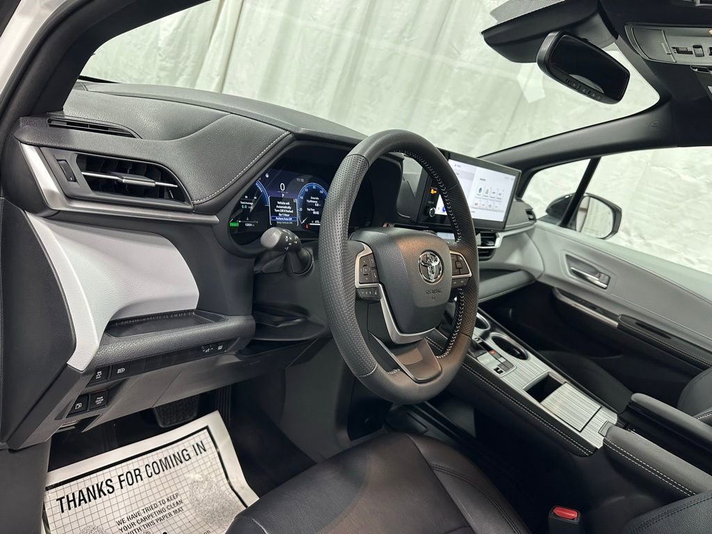 Used 2025 Toyota Sienna XSE image 15