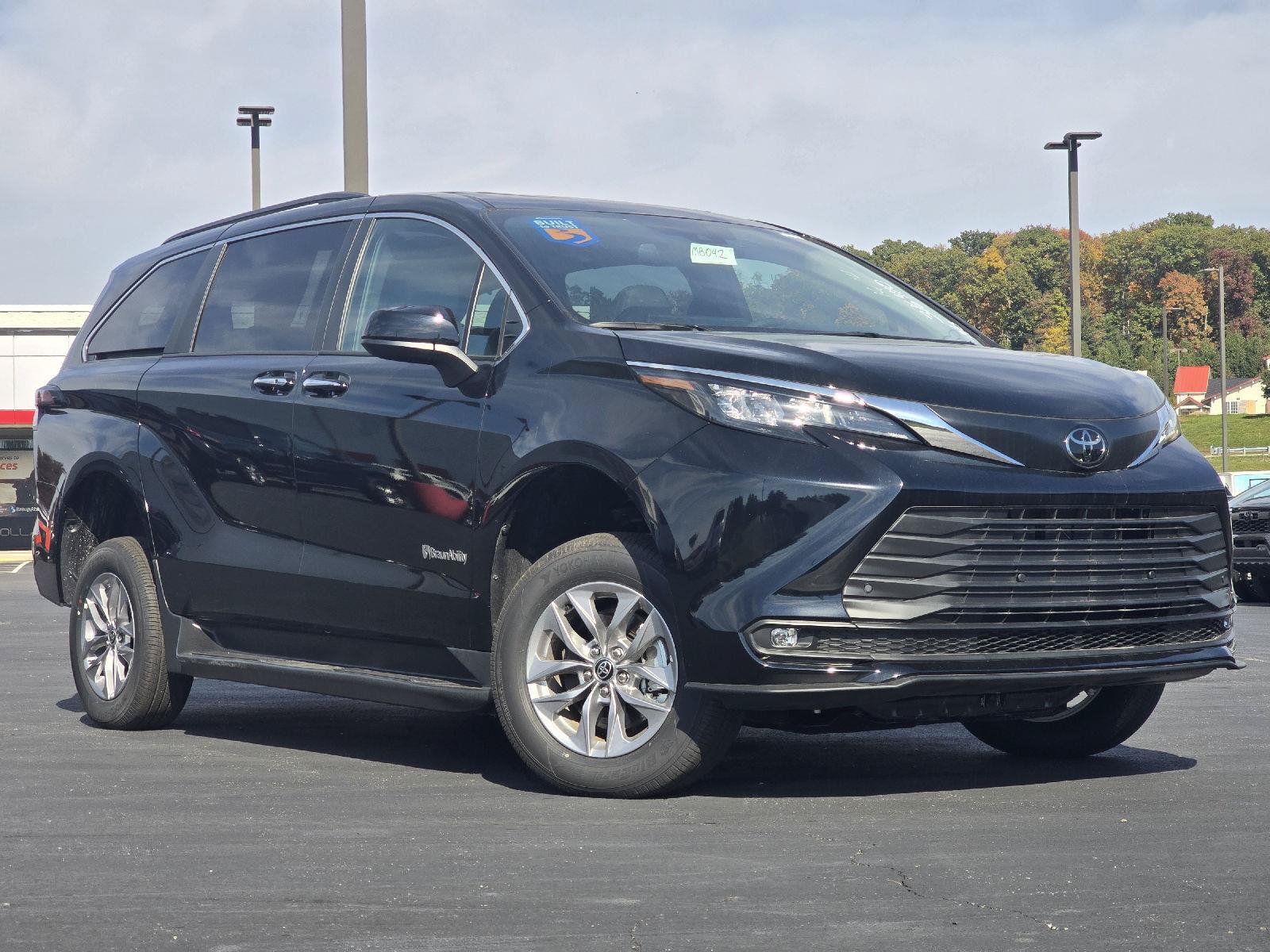 Used 2026 Toyota Sienna XLE FWD image 1