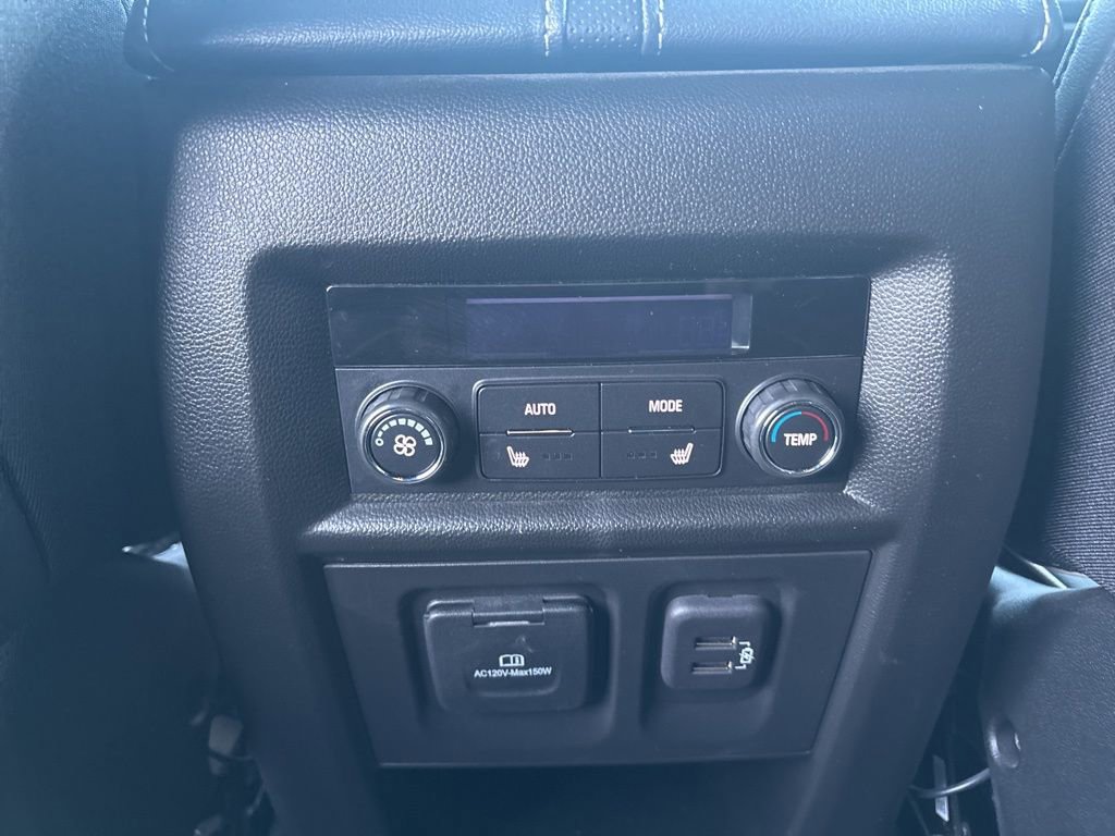 Used 2023 Chevrolet Traverse Premier image 38