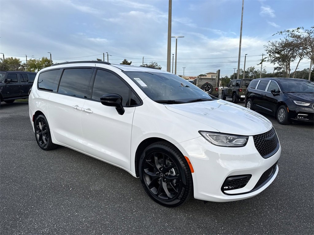 New 2026 Chrysler Pacifica Limited w/ S Appearance Package