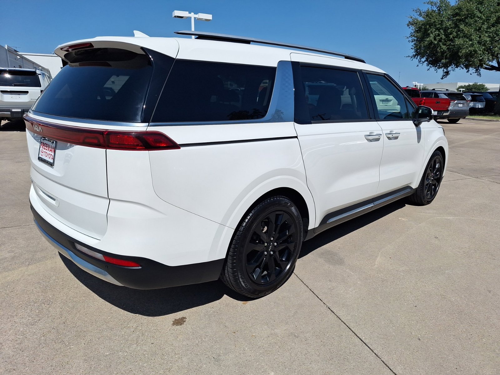 Used 2022 Kia Carnival SX FWD image 6