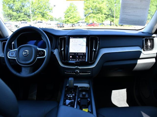 Certified 2025 Volvo XC60 B5 Plus AWD/4WD image 17