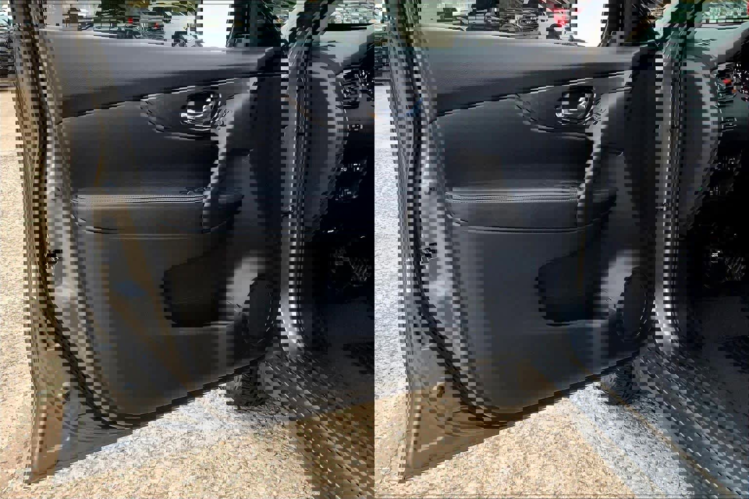 Used 2020 Nissan Rogue SV image 22