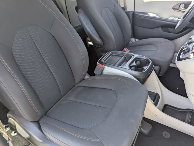 Used 2018 Chrysler Pacifica Touring Plus w/ Tire & Wheel Group FWD image 9