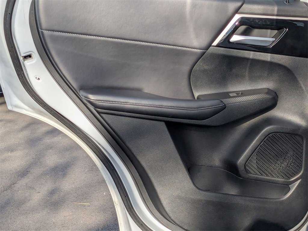 Used 2024 Mitsubishi Outlander SE image 30