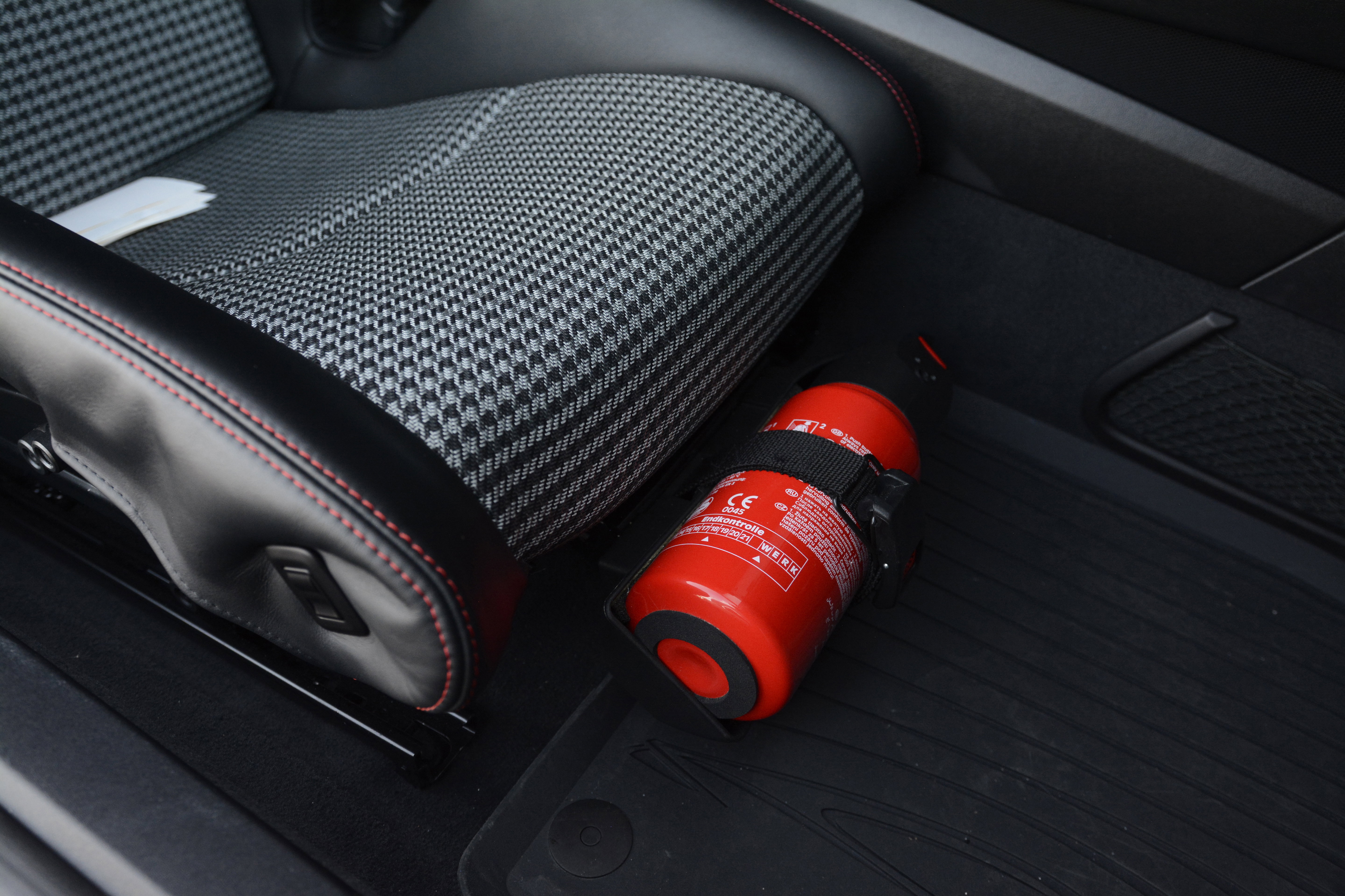 Certified 2018 Porsche 911 Carrera T image 31