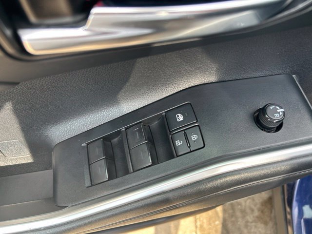 Used 2022 Toyota Highlander XLE AWD/4WD image 12