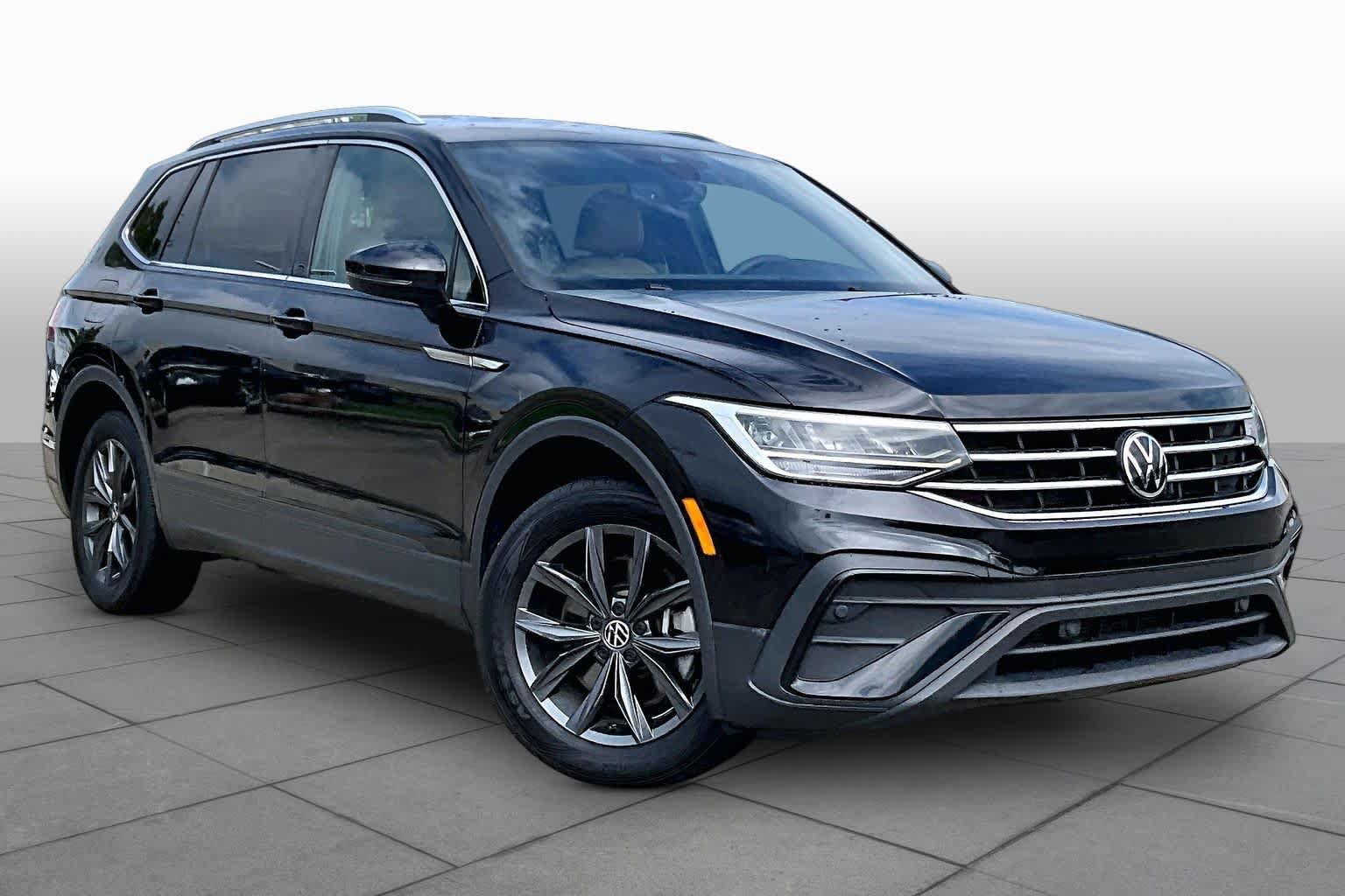 Used 2023 Volkswagen Tiguan SE FWD image 3