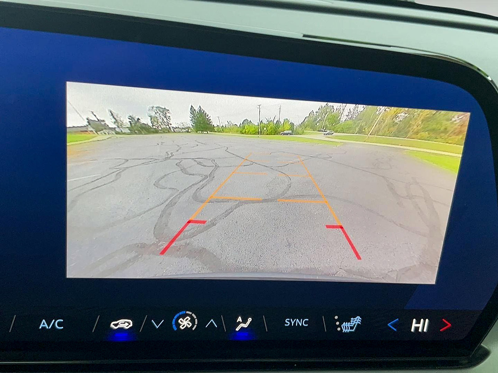 Used 2025 Chevrolet Traverse LT FWD image 31