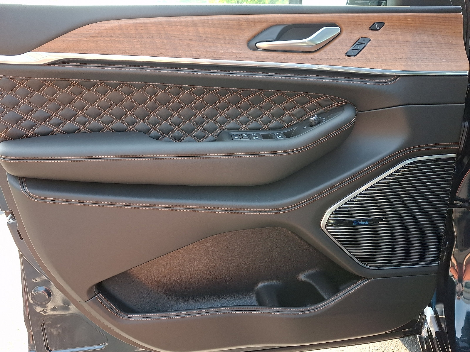 New 2026 Jeep Grand Cherokee Summit AWD/4WD image 8