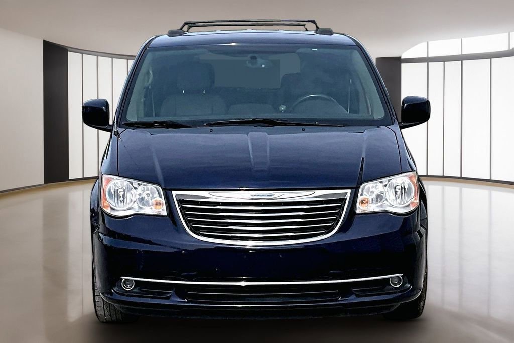 Used 2014 Chrysler Town & Country Touring FWD image 3