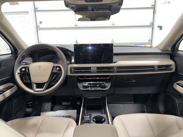 Used 2025 Lincoln Corsair Premiere w/ Equipment Group 101A image 9