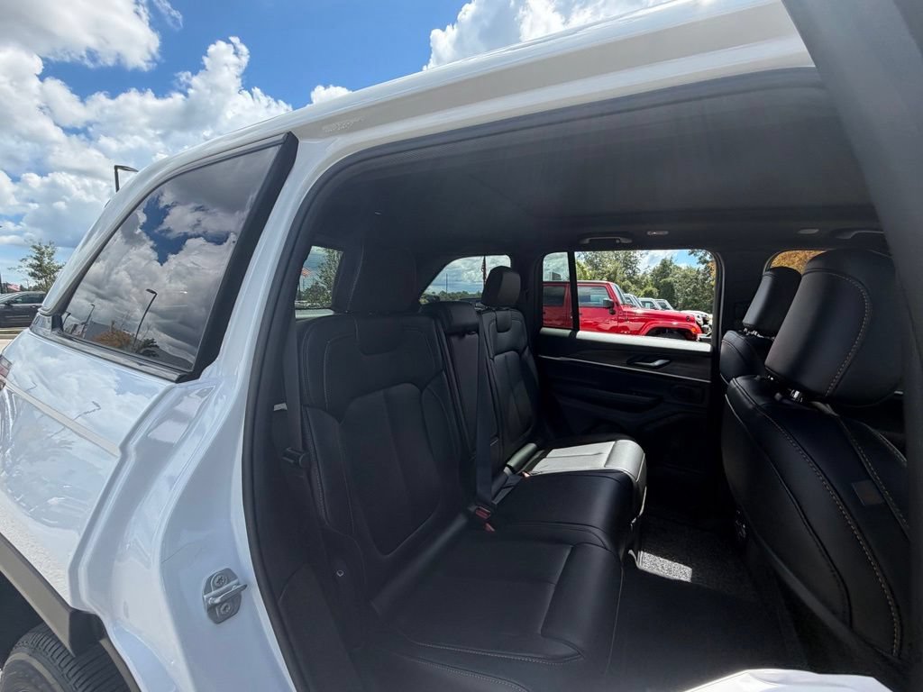 New 2026 Jeep Grand Cherokee Limited AWD/4WD image 38