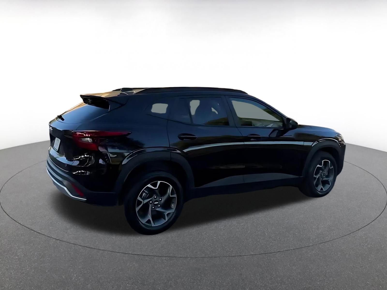 Used 2025 Chevrolet Trax LT FWD image 15