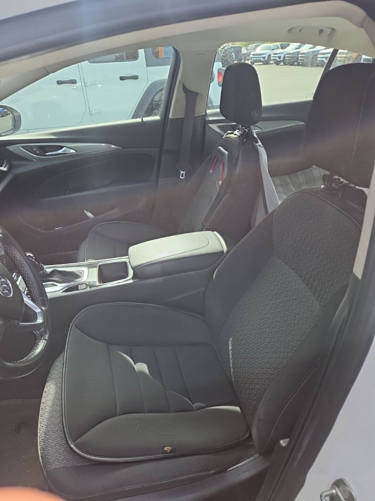 Used 2019 Buick Regal Preferred w/ Driver Confidence Package I FWD image 8