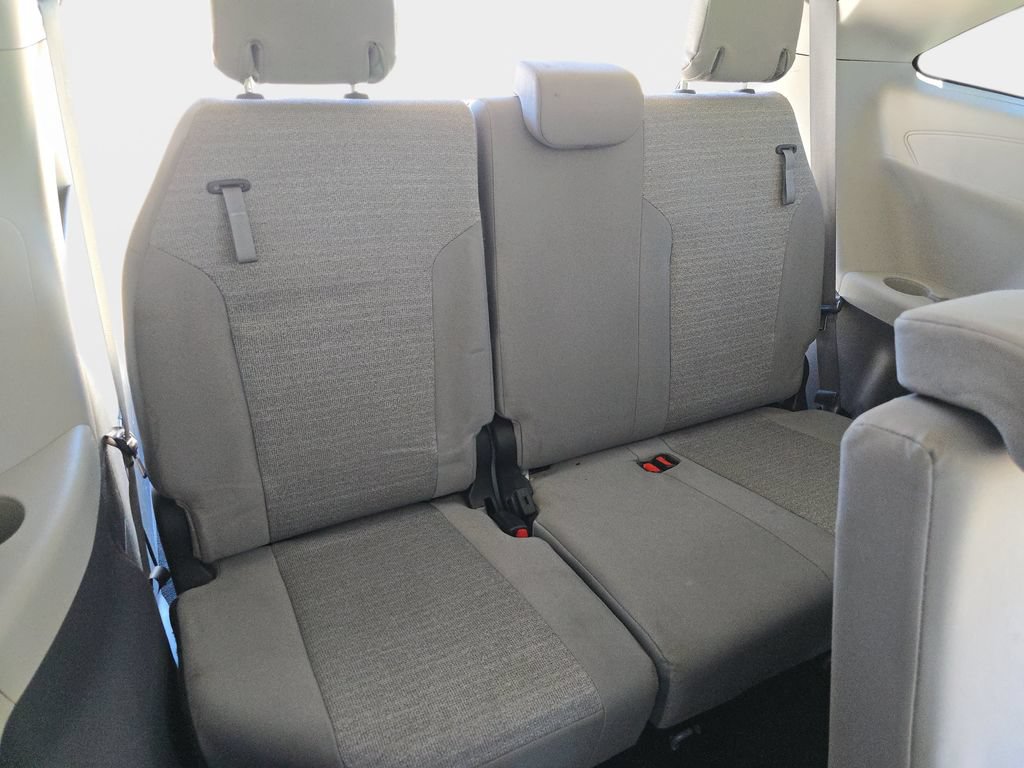 Used 2021 Toyota Sienna LE FWD image 16