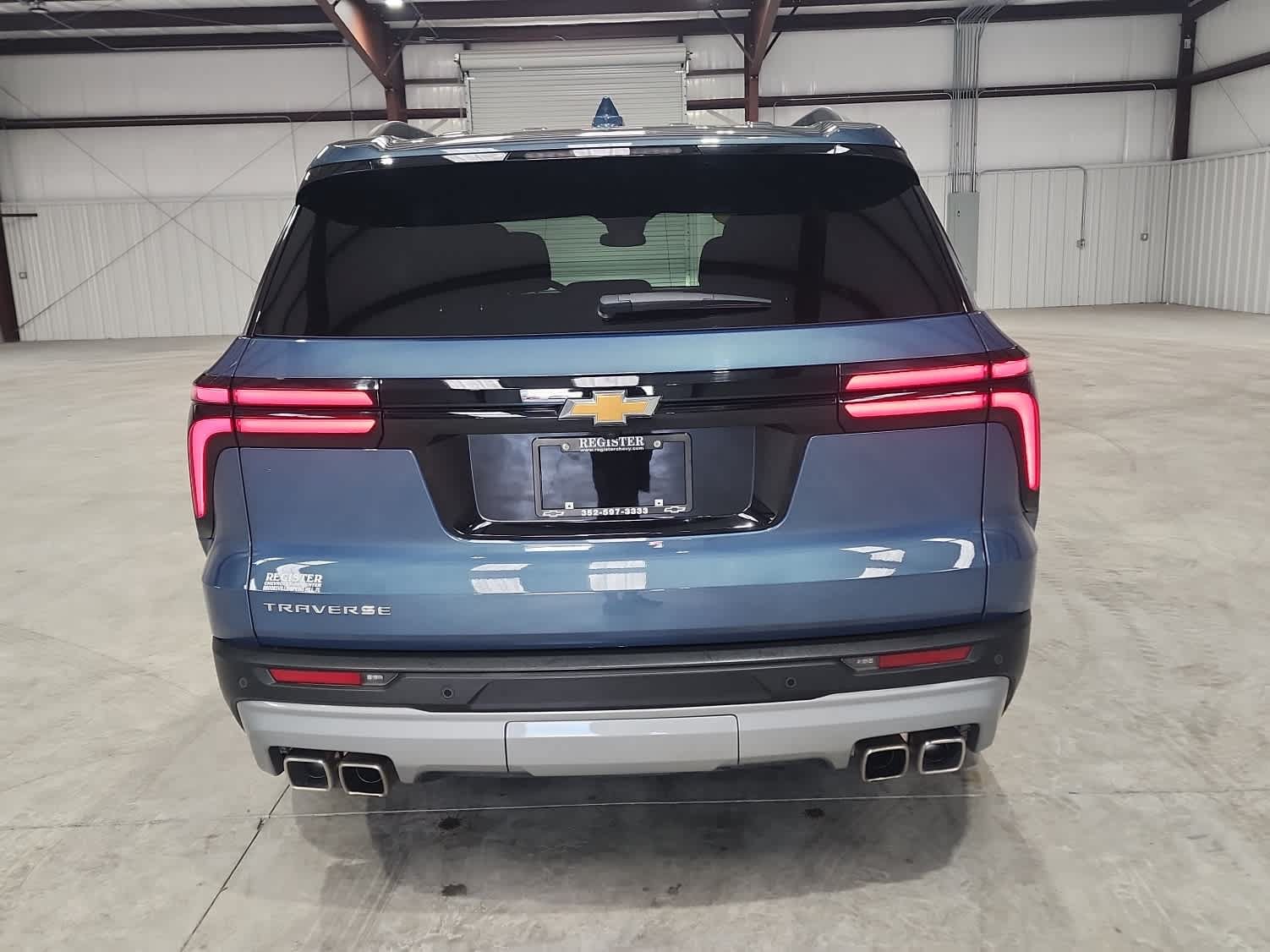 Used 2025 Chevrolet Traverse LT FWD image 4