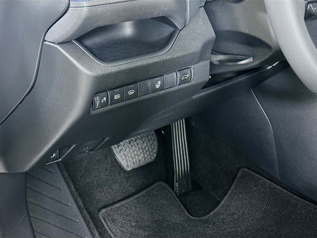Used 2023 Toyota RAV4 SE w/ Convenience Package image 10