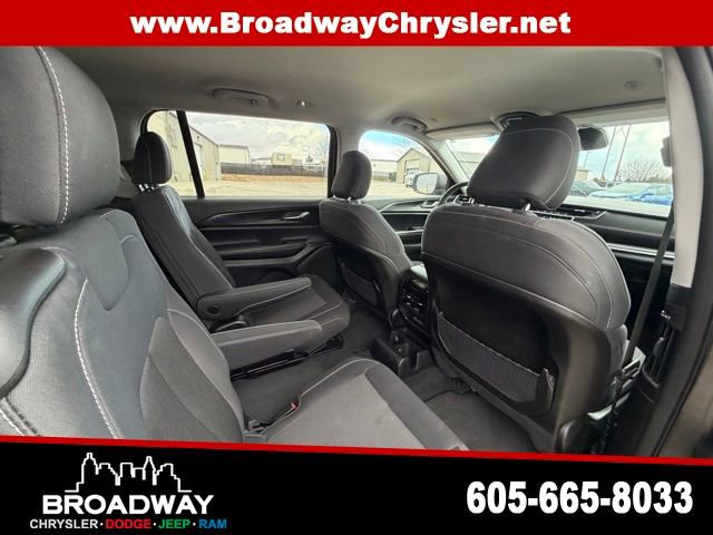 Used 2023 Jeep Grand Cherokee L Laredo AWD/4WD image 11