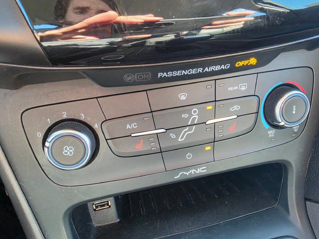 Used 2015 Ford Focus SE w/ Equipment Group 201A FWD image 29