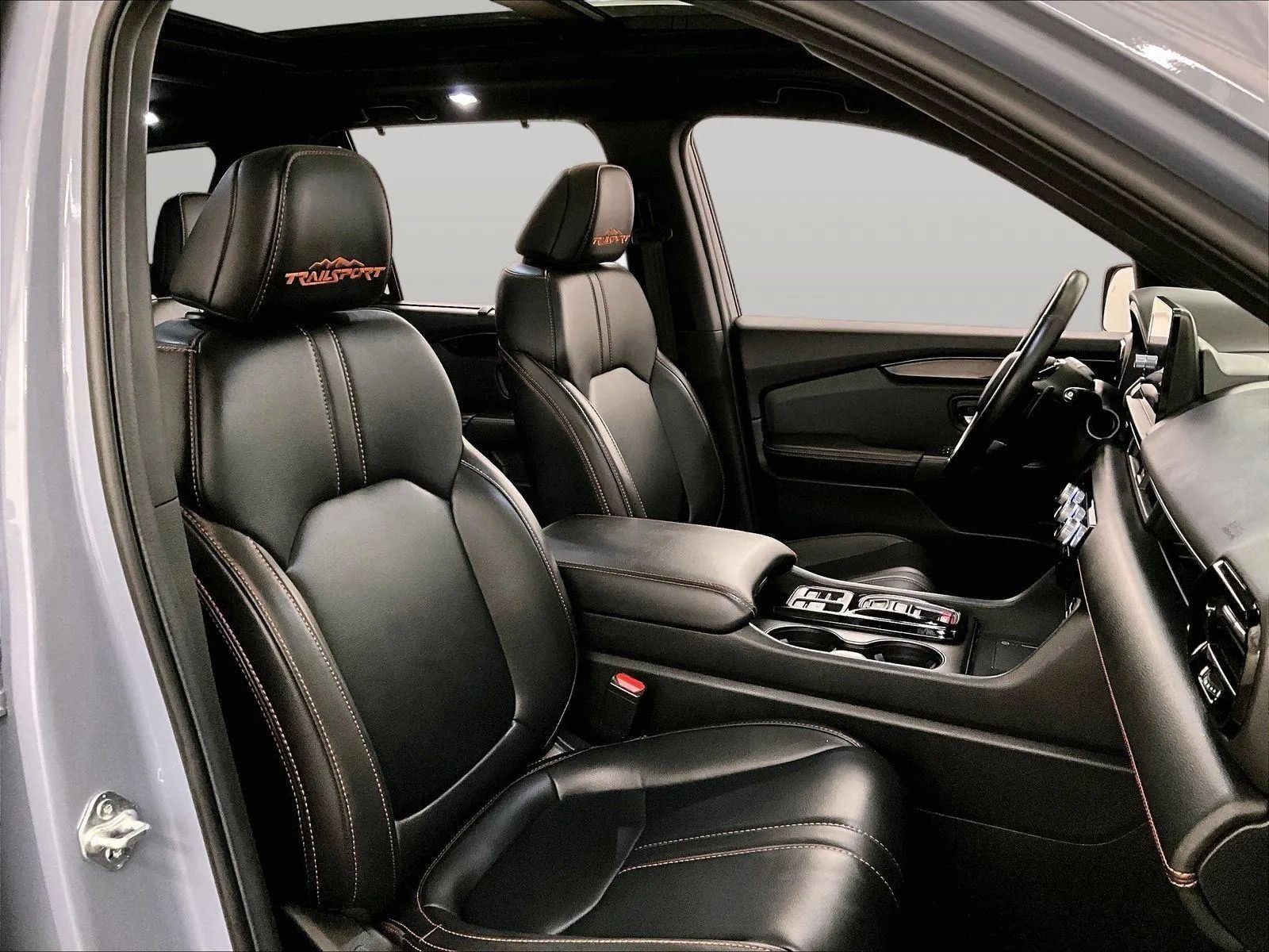 Used 2025 Honda Pilot TrailSport image 7