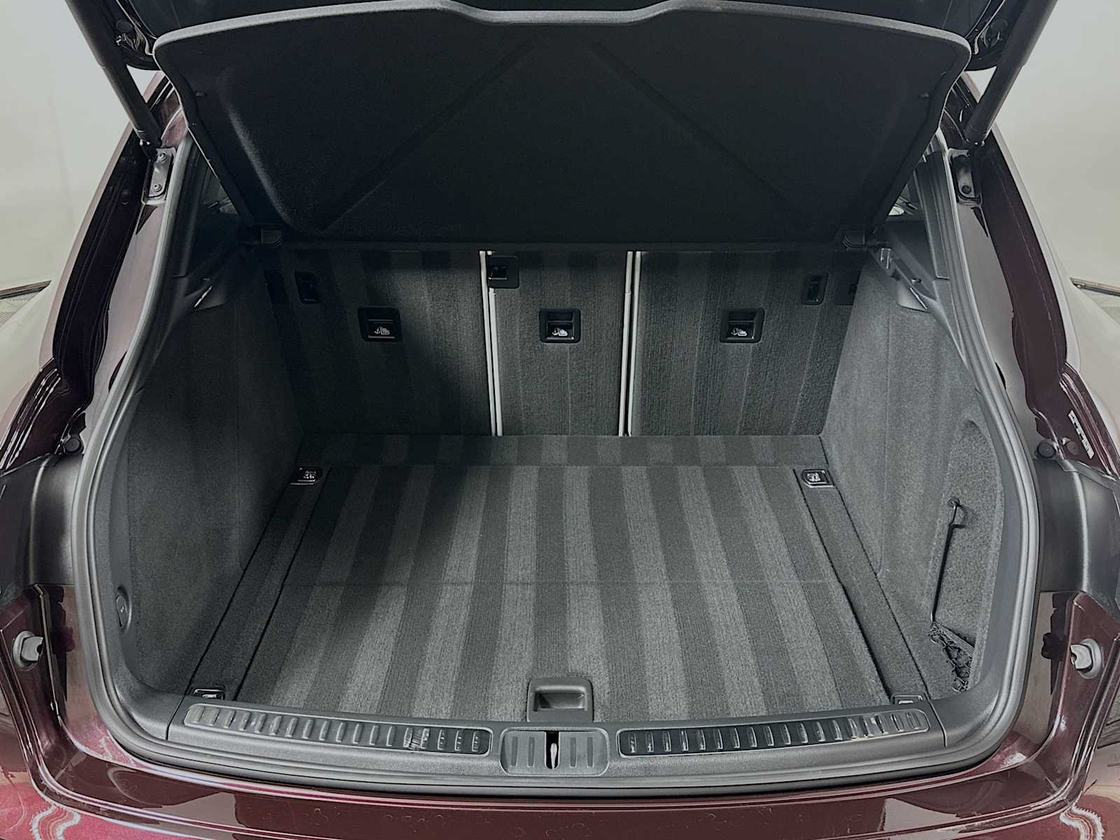 Certified 2026 Porsche Macan AWD/4WD image 27