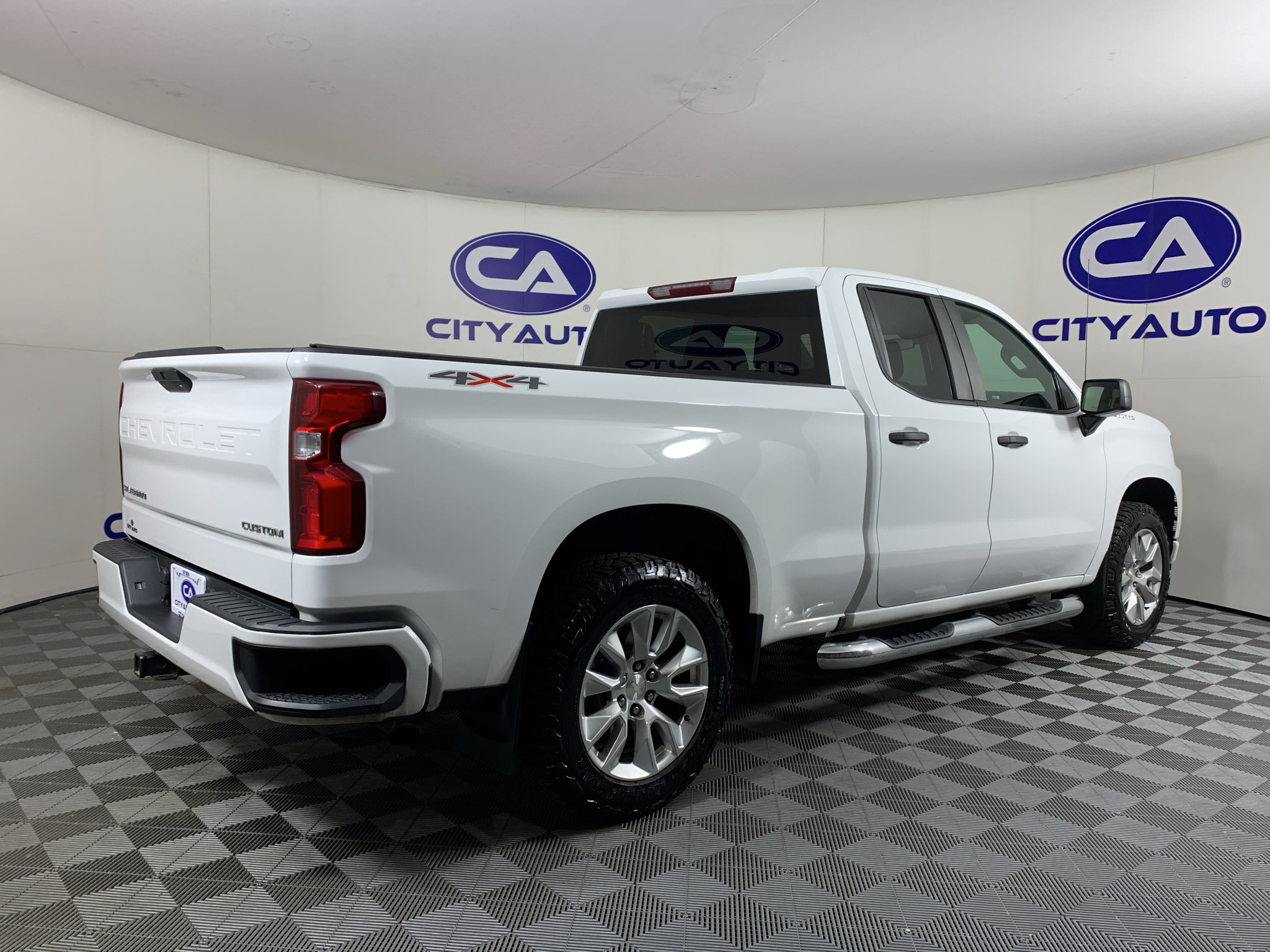 Used 2020 Chevrolet Silverado 1500 Custom w/ Custom Value Package AWD/4WD image 3