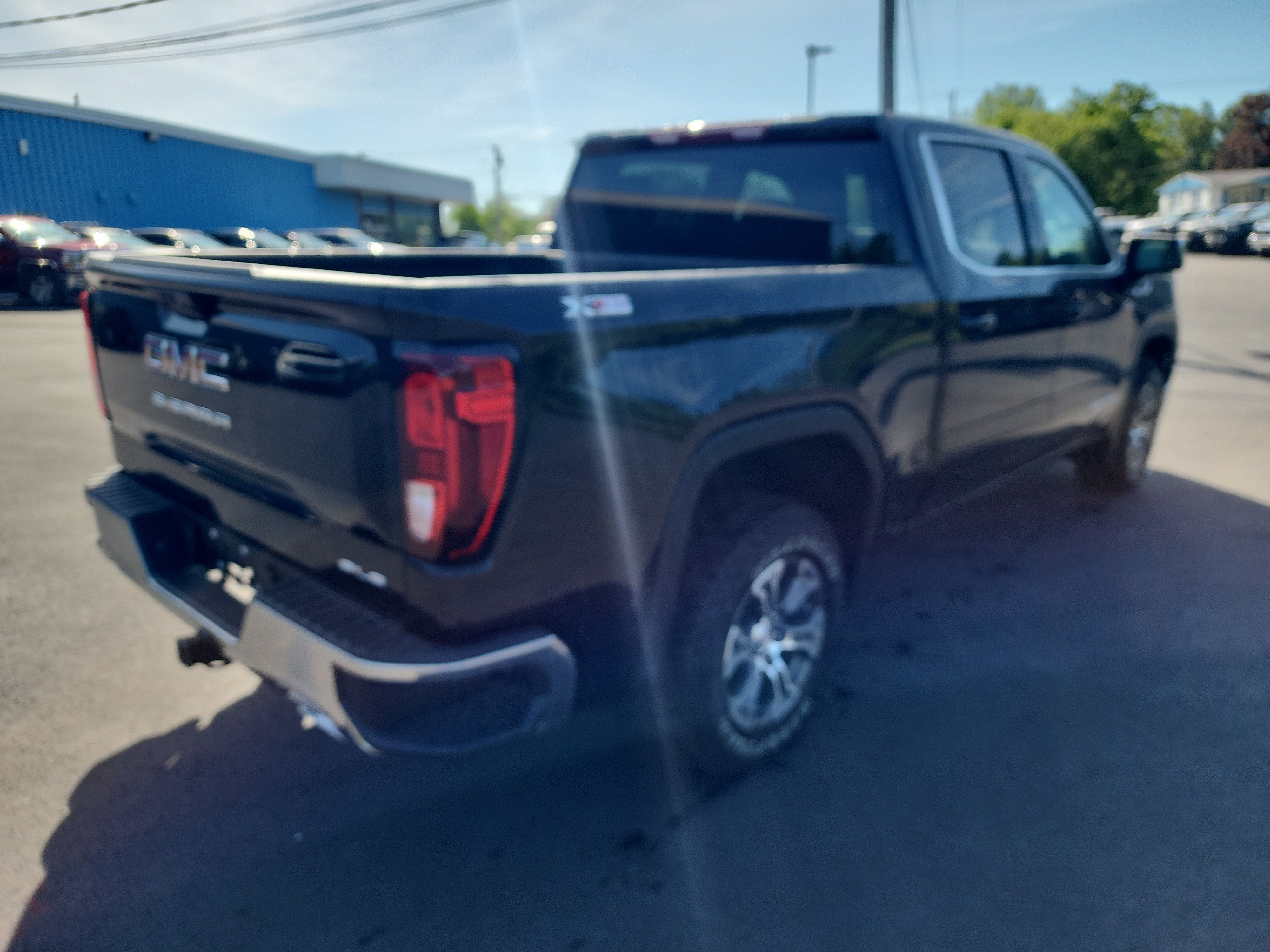New 2026 GMC Sierra 1500 SLE w/ X31 Off-Road Package AWD/4WD image 8