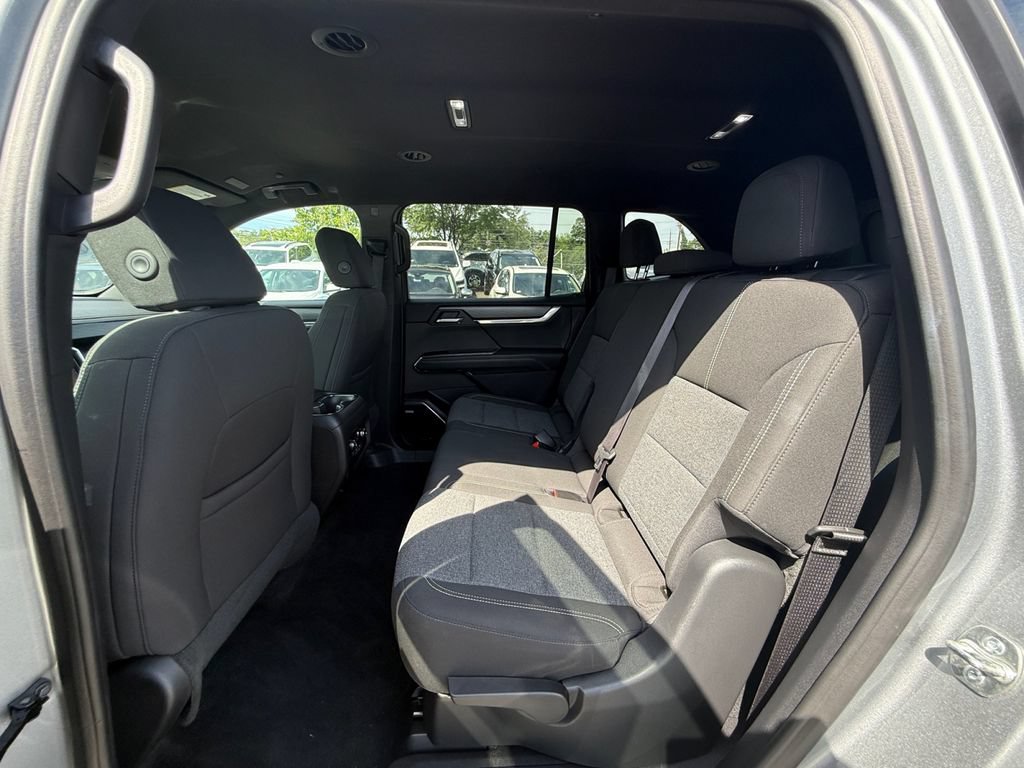 Used 2025 GMC Acadia Elevation FWD image 24