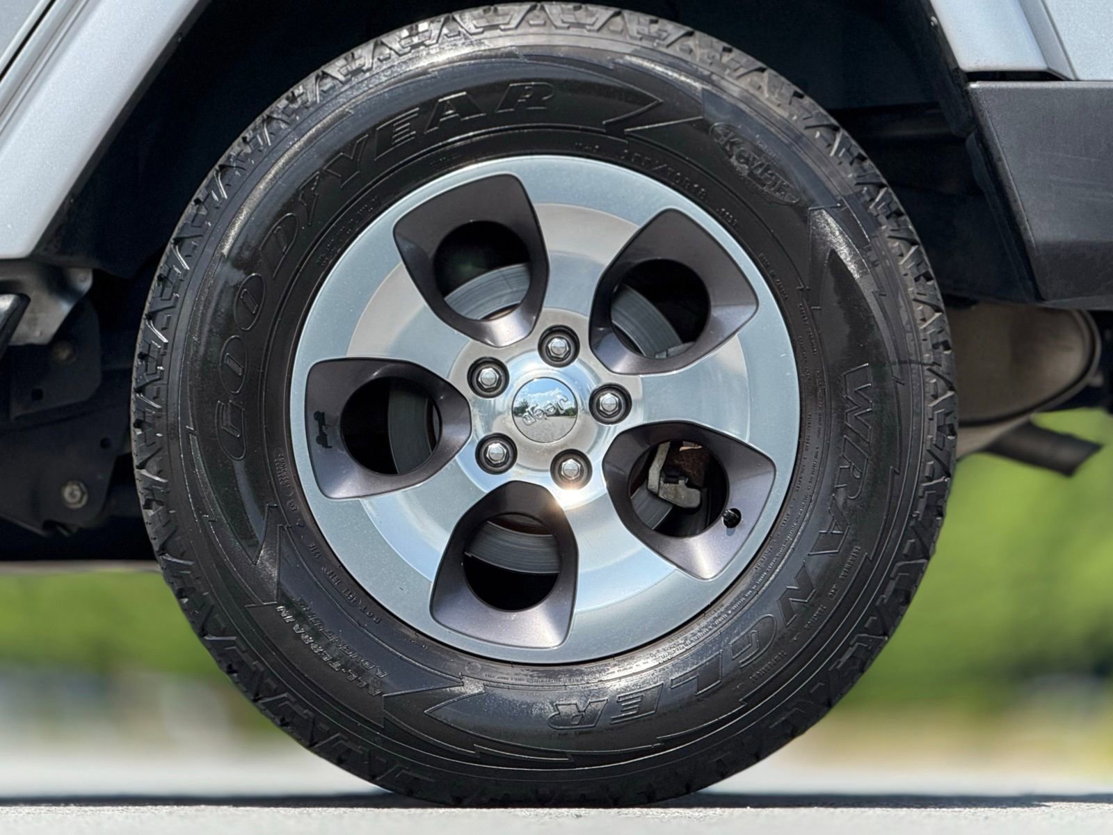 Used 2016 Jeep Wrangler Unlimited Sahara image 16