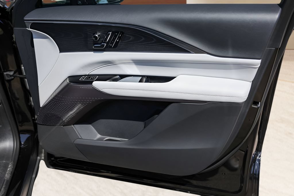 Certified 2025 Cadillac Lyriq Sport AWD/4WD image 27