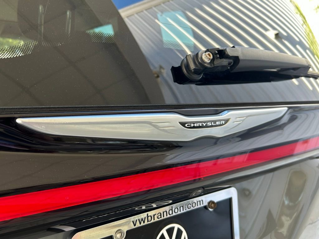 Used 2022 Chrysler Pacifica Touring-L image 51