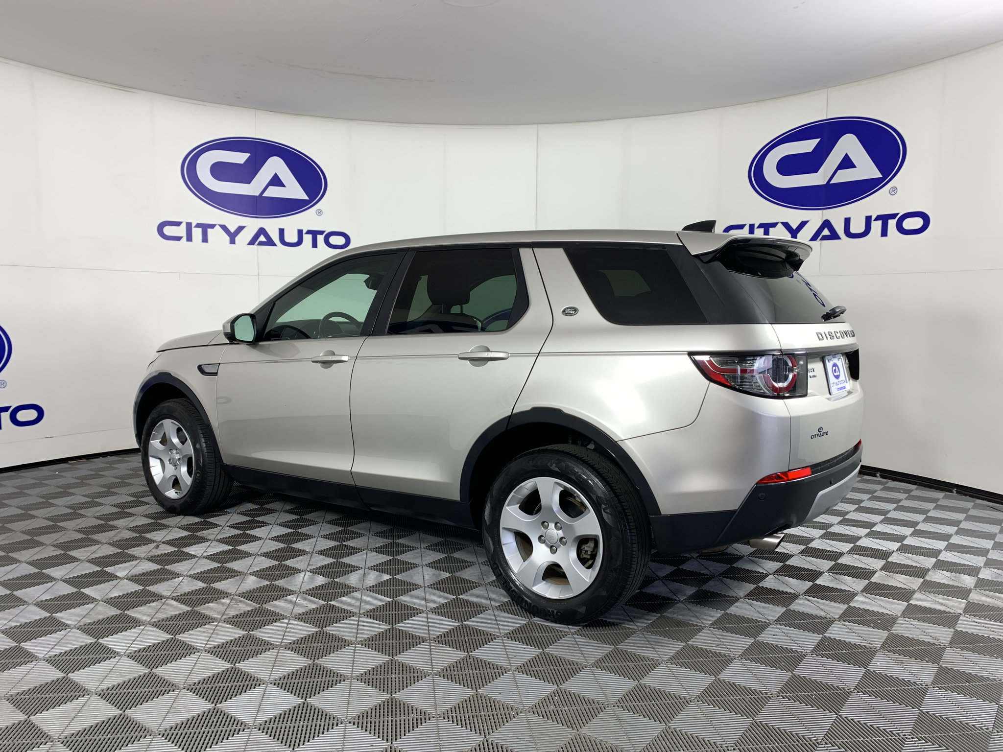 Used 2017 Land Rover Discovery Sport HSE AWD/4WD image 5