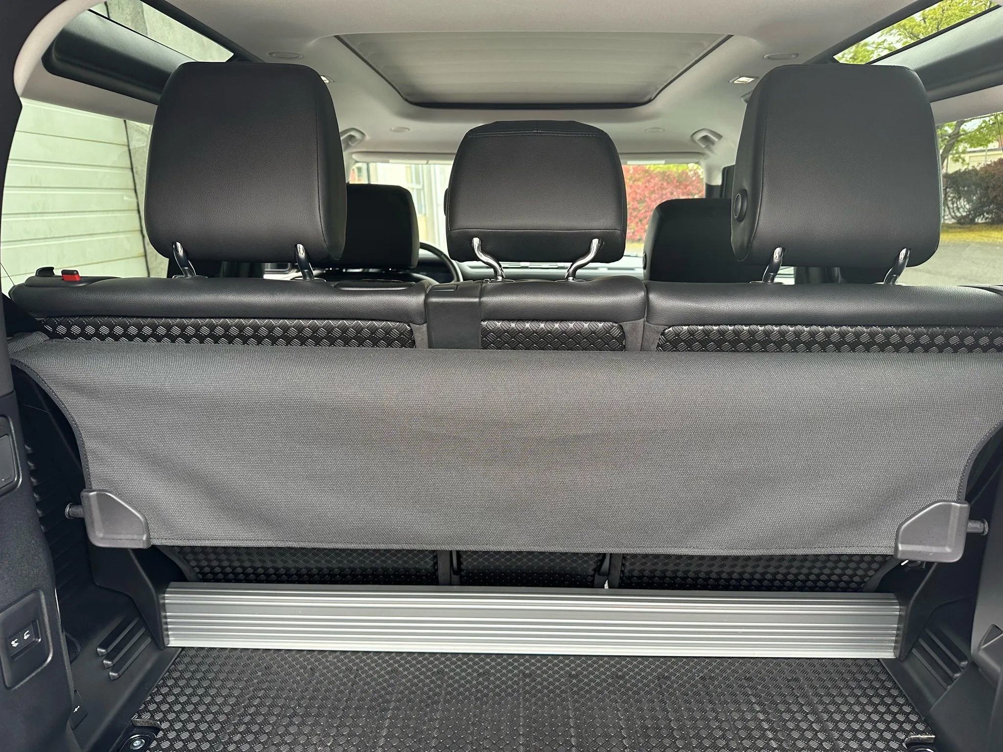 Used 2021 Land Rover Defender 90 First Edition image 9