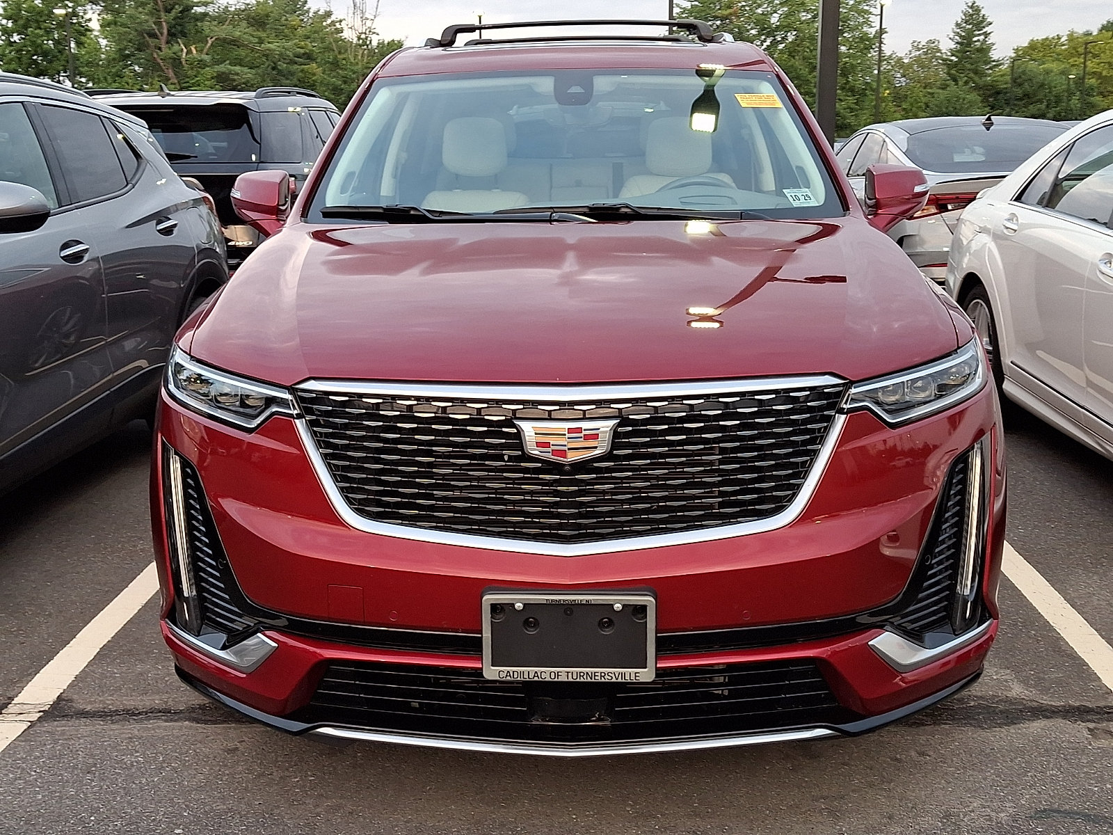 Used 2025 Cadillac XT6 Premium Luxury w/ Technology Package AWD/4WD image 3