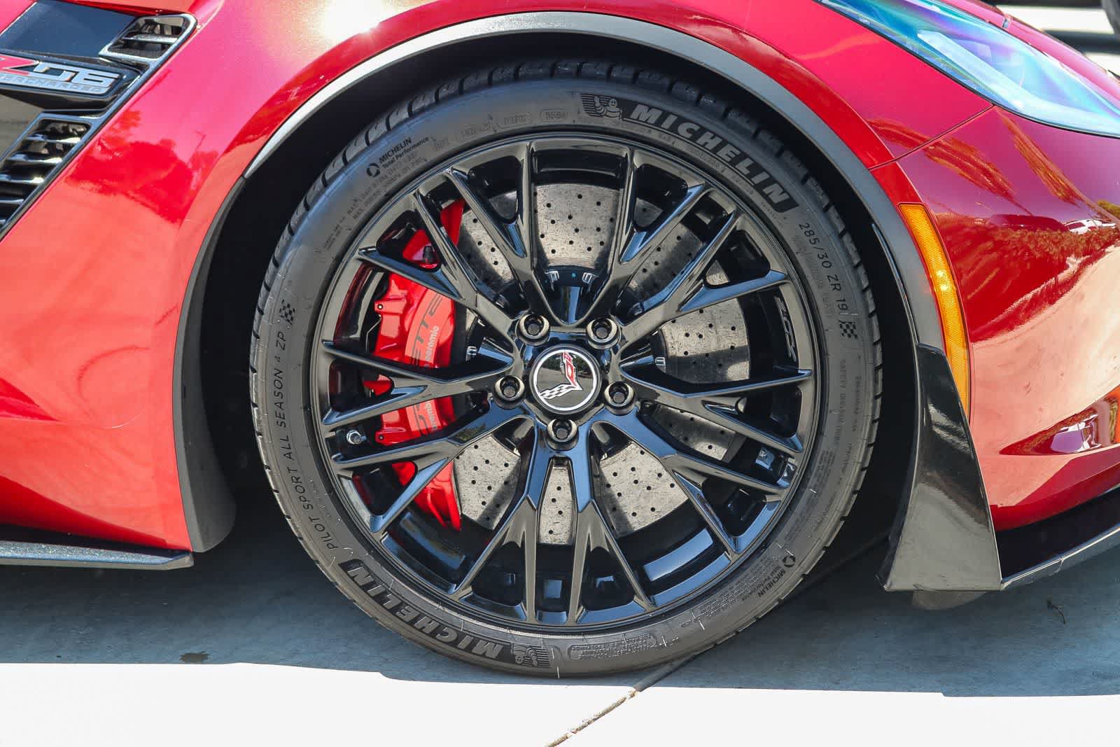Used 2015 Chevrolet Corvette Z06 w/ 3LZ Preferred Equipment Group RWD image 9
