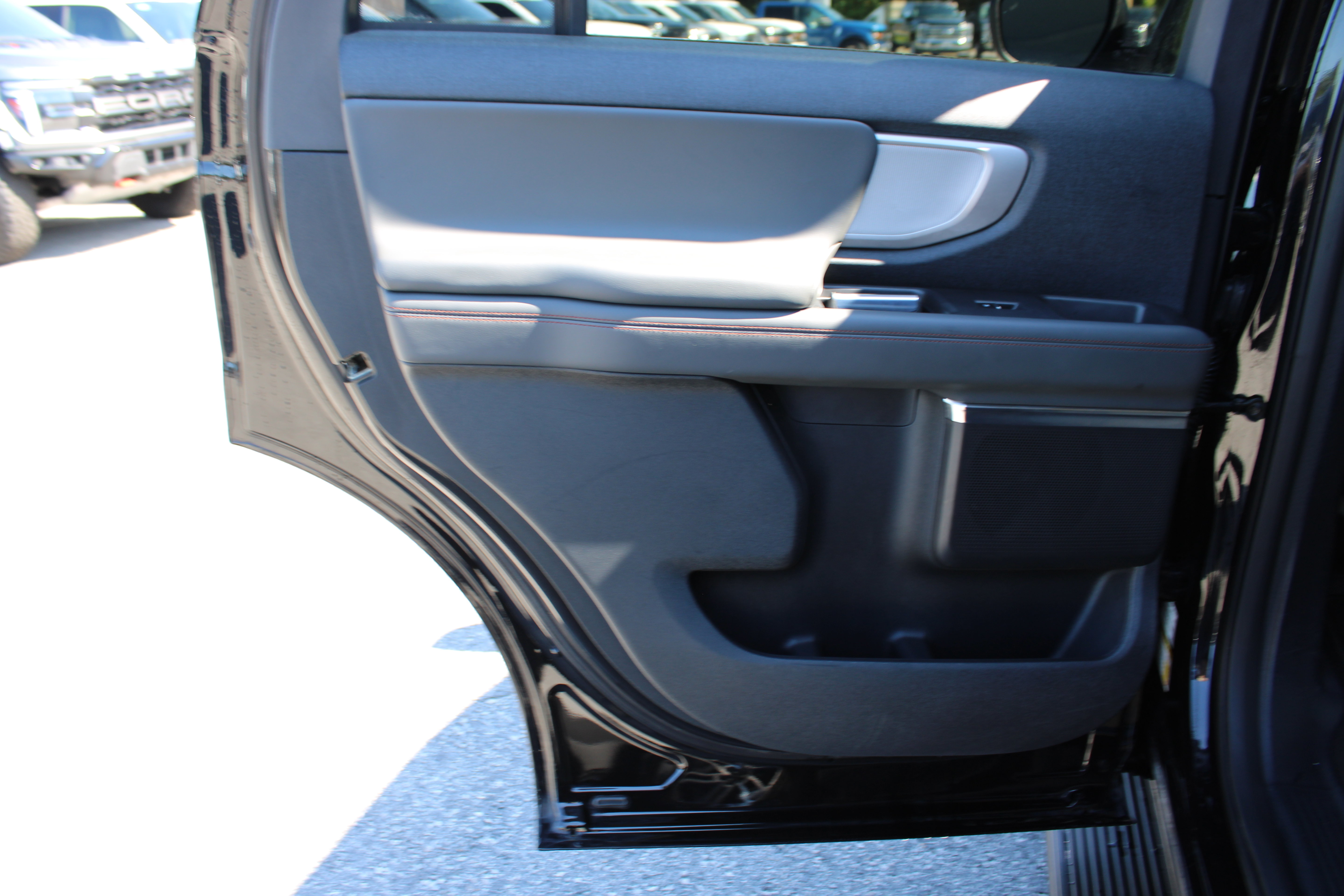 Used 2025 Ford Expedition Active AWD/4WD image 19