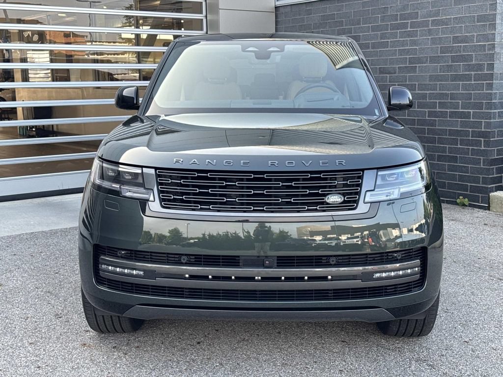 New 2026 Land Rover Range Rover Long Wheelbase SE AWD/4WD image 2