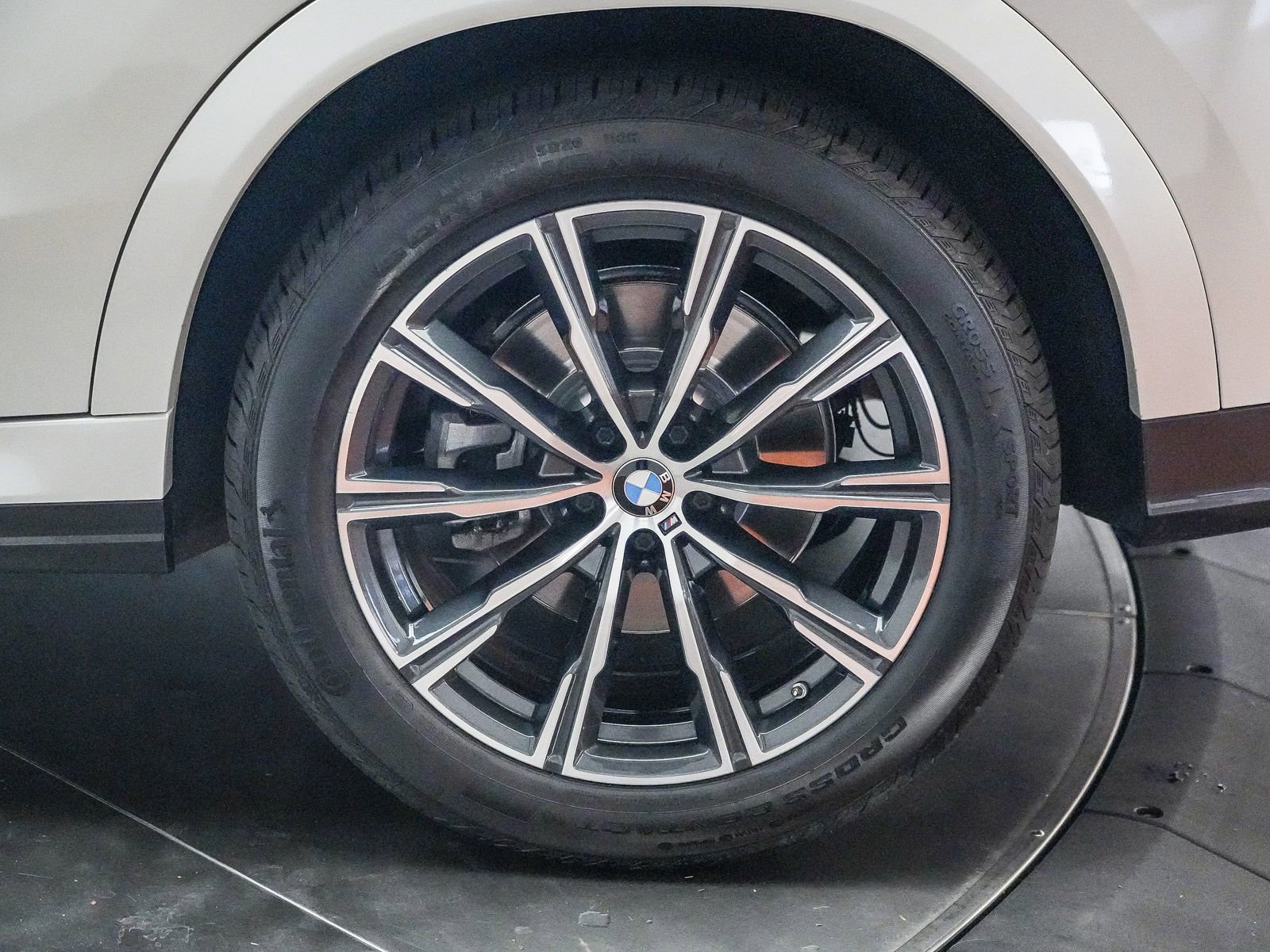 Used 2023 BMW X6 xDrive40i w/ M Sport Package image 11