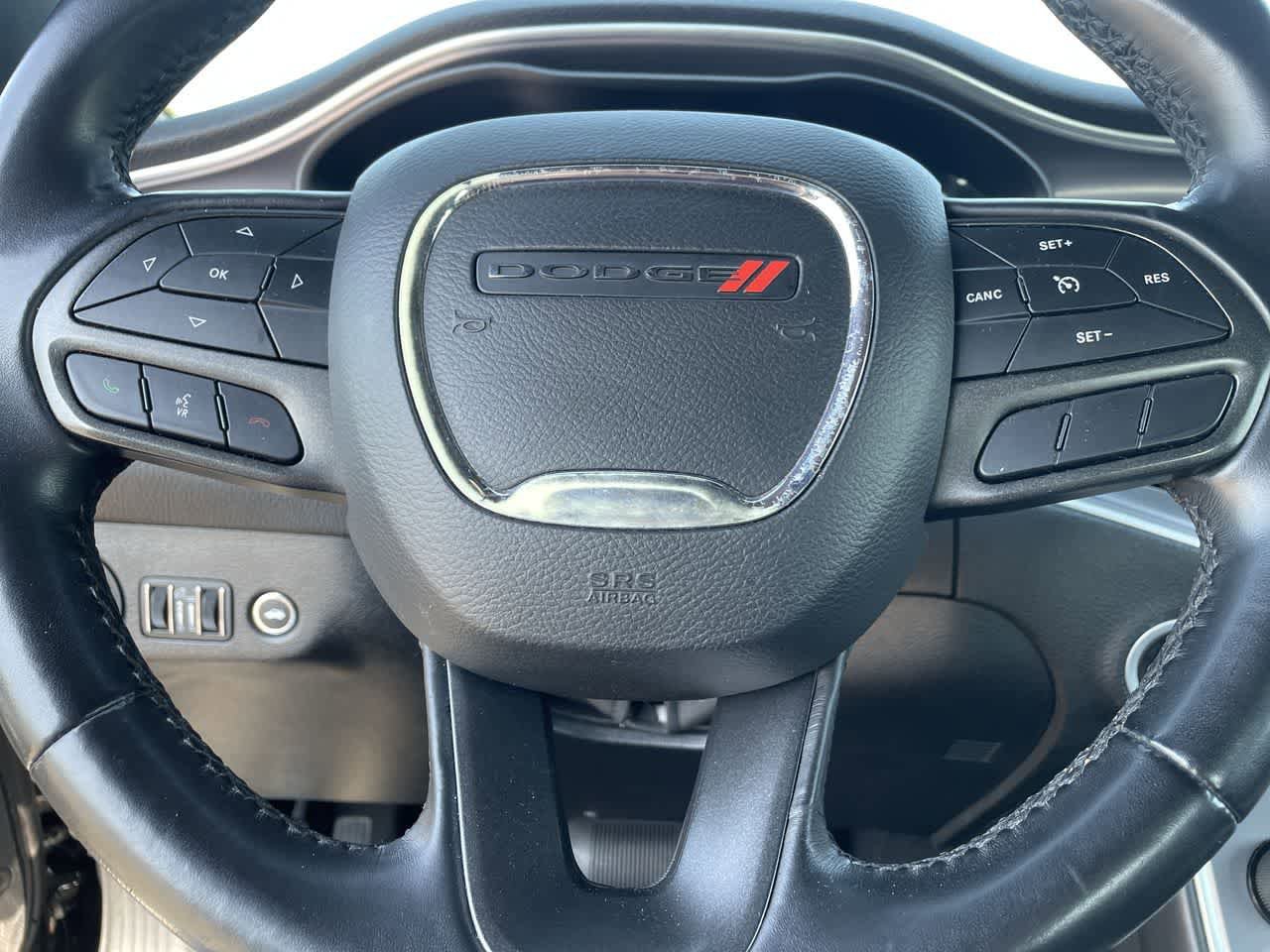 Used 2022 Dodge Challenger SXT RWD image 10
