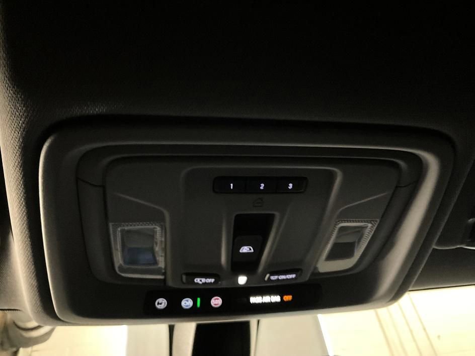 Used 2021 GMC Sierra 1500 Denali AWD/4WD image 3