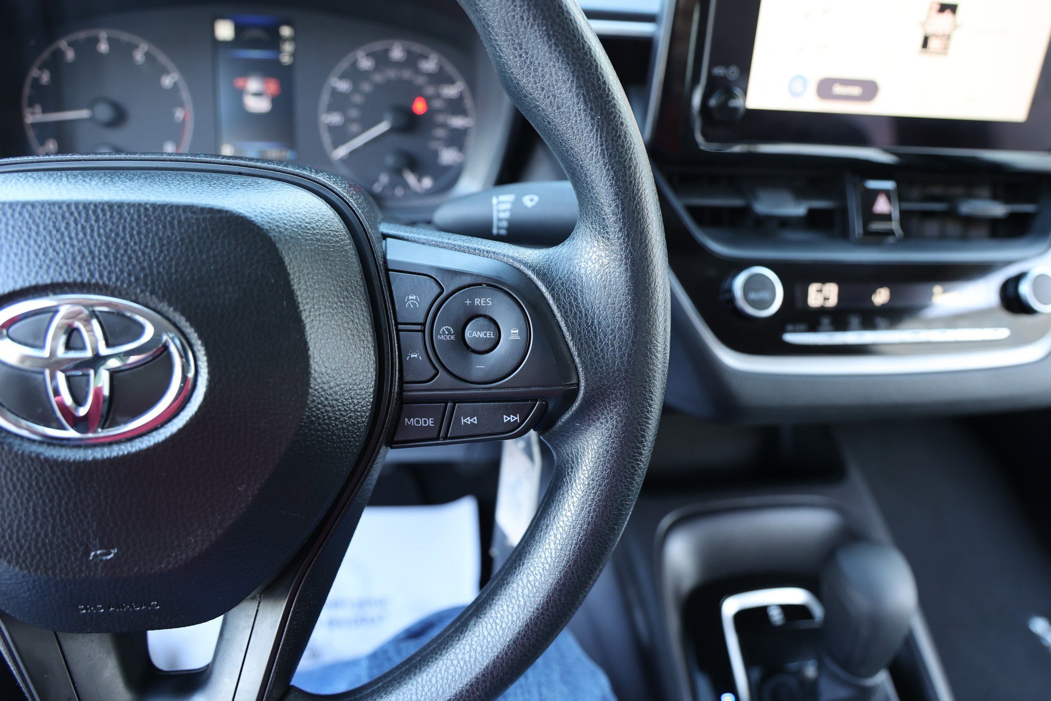 Certified 2025 Toyota Corolla LE image 18