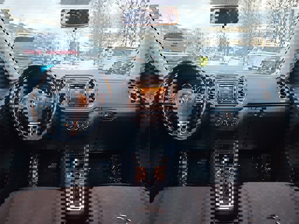 Used 2017 Volkswagen Tiguan Limited w/ Premium Package image 11