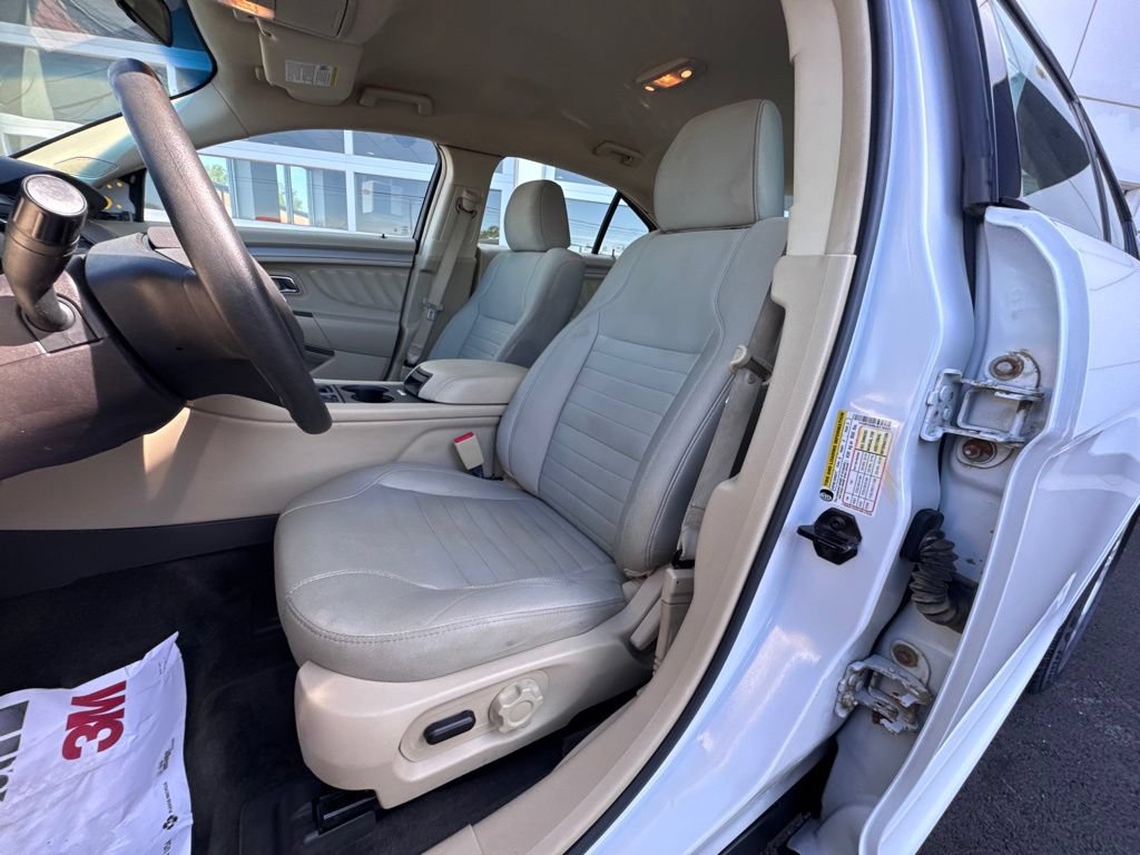 Used 2018 Ford Taurus SE FWD image 11