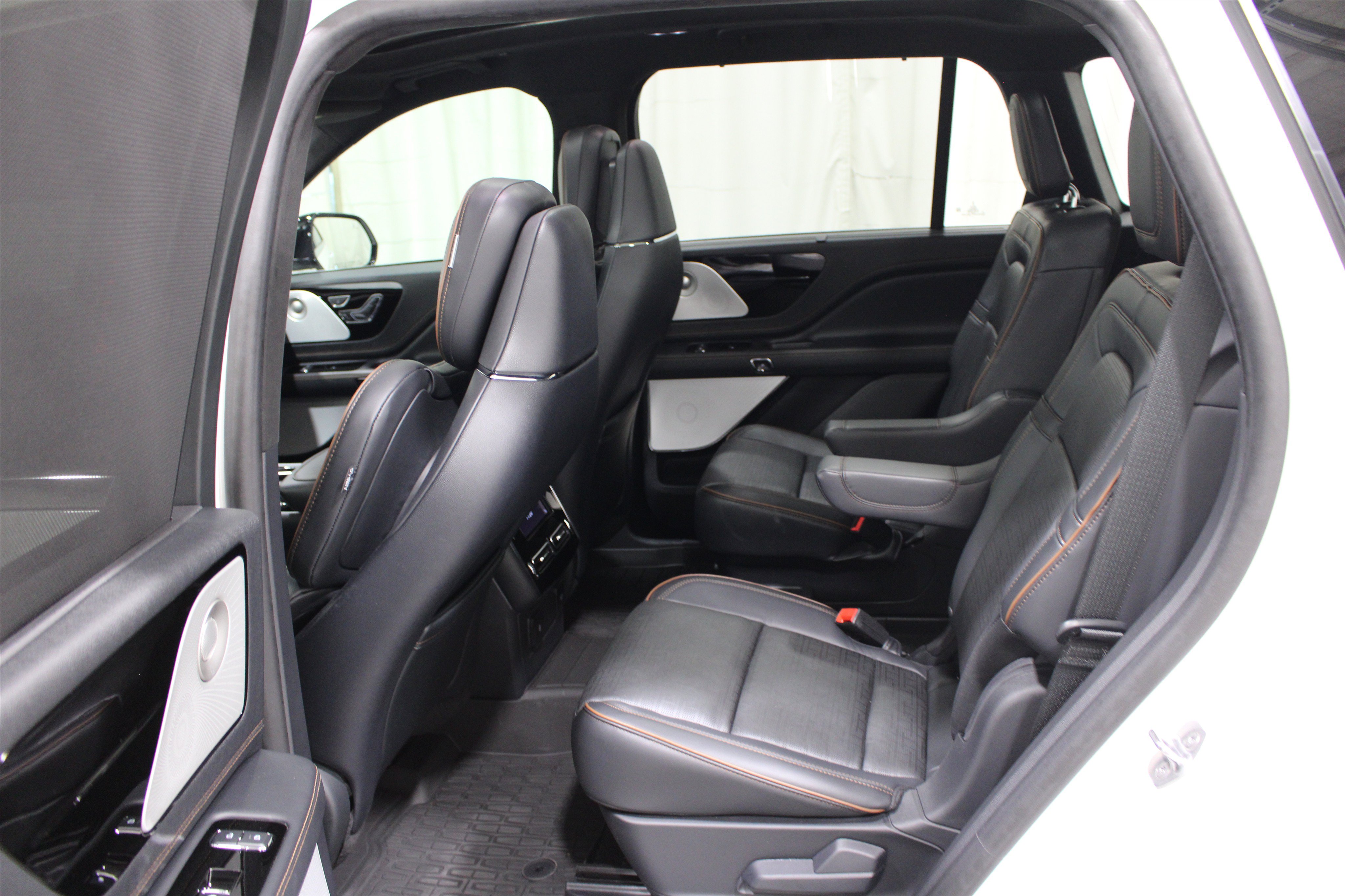 Used 2025 Lincoln Aviator Black Label AWD/4WD image 24