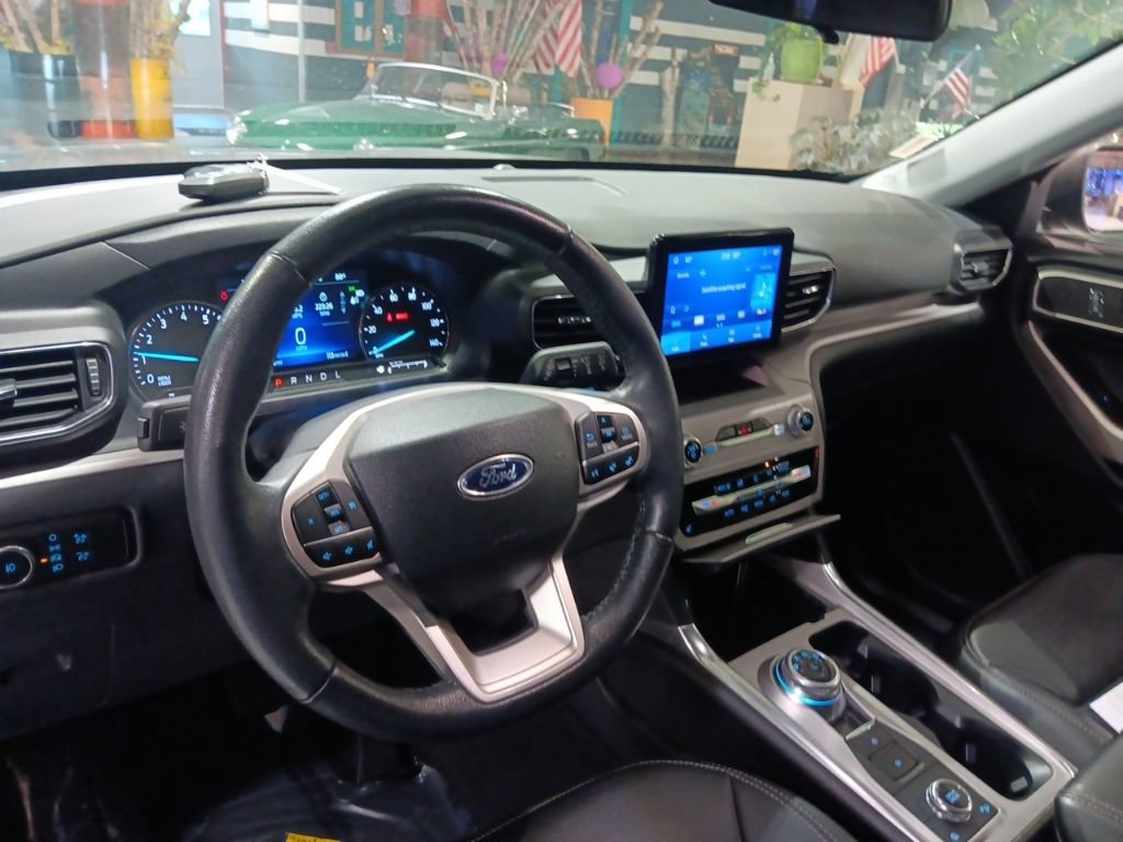 Used 2023 Ford Explorer XLT w/ Equipment Group 202A AWD/4WD image 5