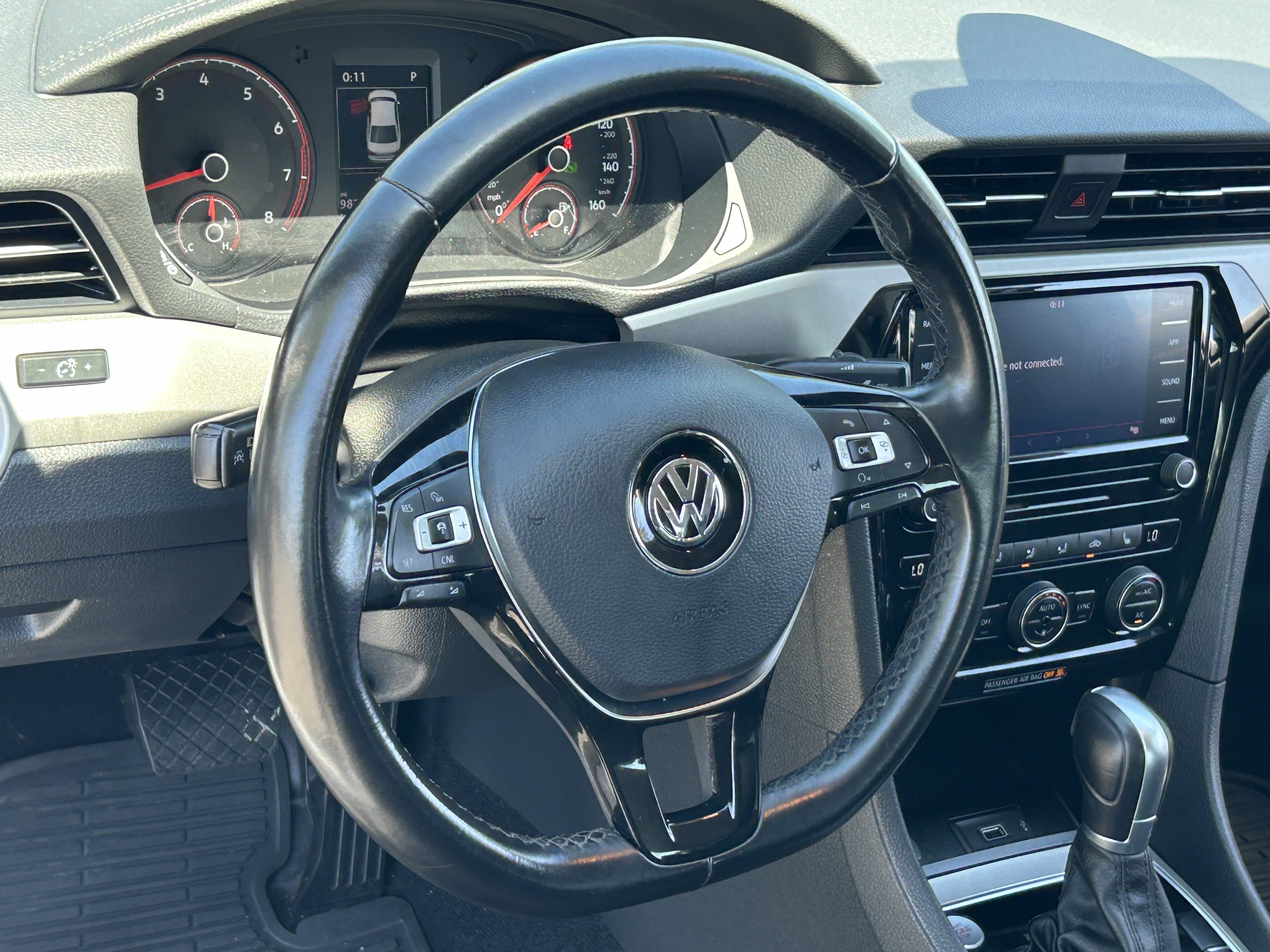Used 2020 Volkswagen Passat 2.0T SE FWD image 25