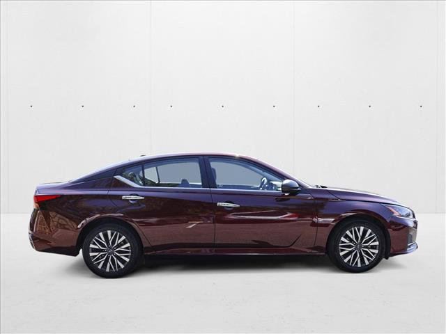 Used 2024 Nissan Altima 2.5 SV image 4