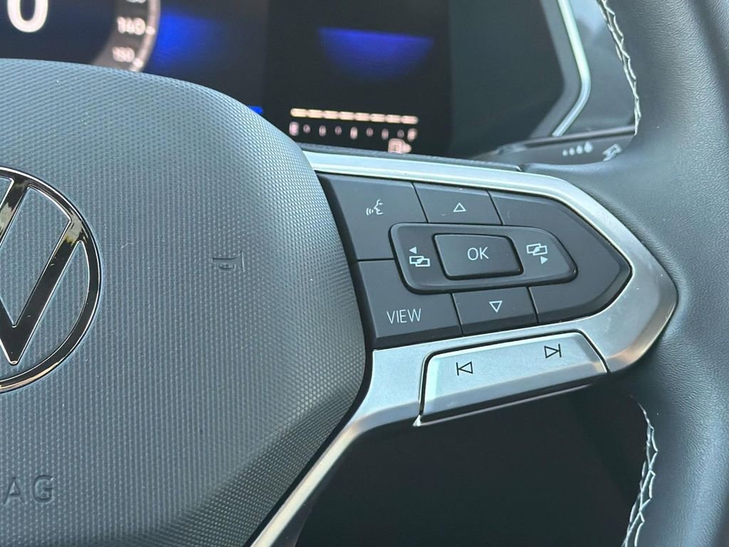 Used 2023 Volkswagen Tiguan SE R-Line image 12