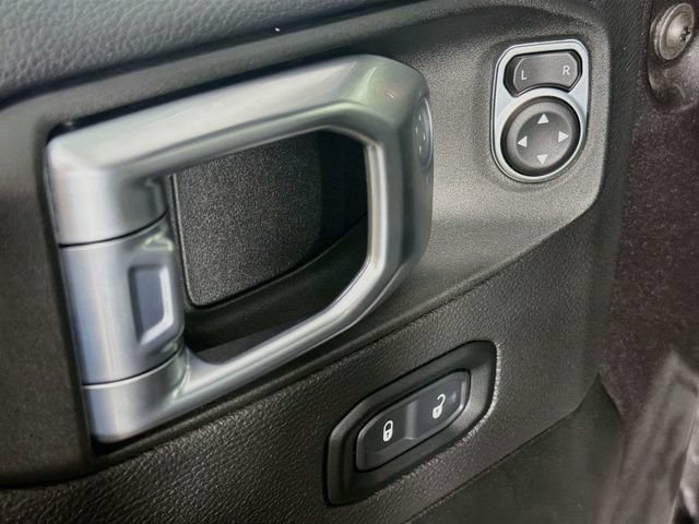 Used 2022 Jeep Wrangler Unlimited Rubicon w/ Steel Bumper Group AWD/4WD image 18